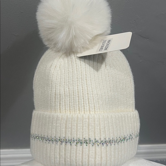 216. Cozy White Pom-Pom Knit Hat - Picture 3 of 6